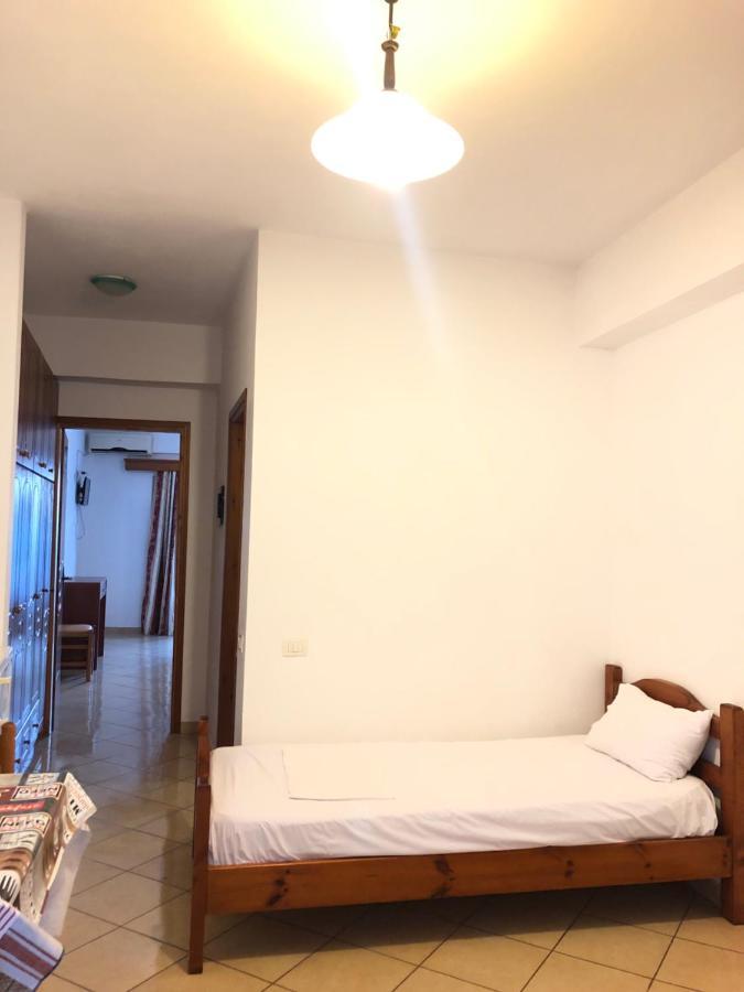 Center Hotel Pirro Himare Buitenkant foto
