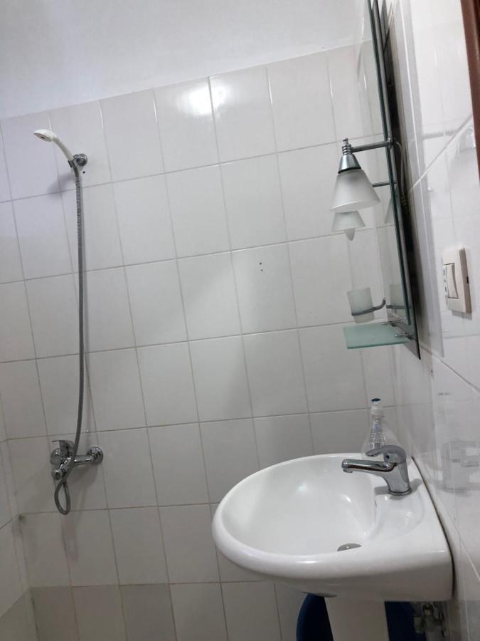 Center Hotel Pirro Himare Buitenkant foto