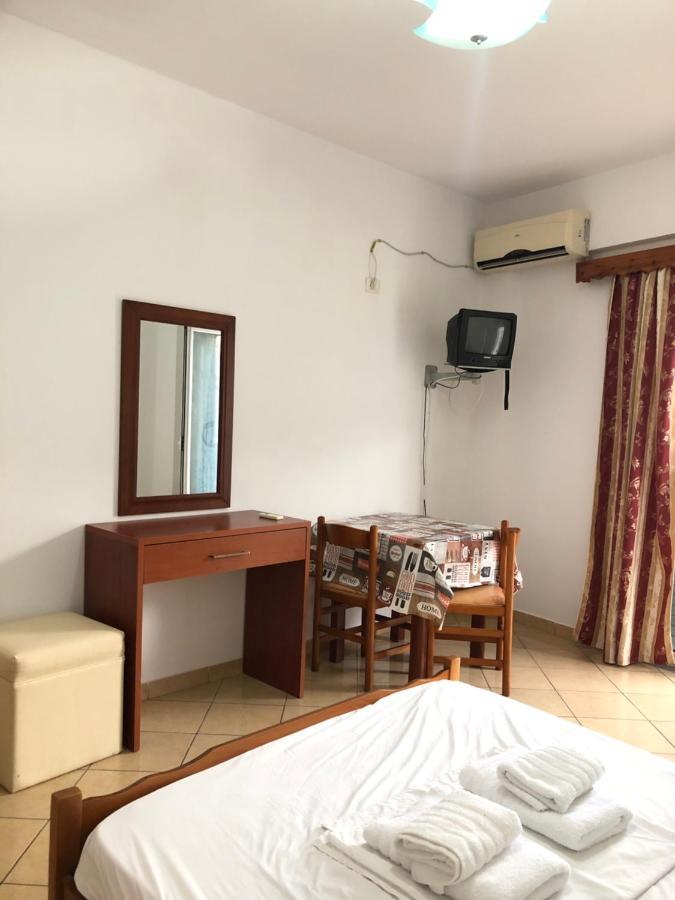 Center Hotel Pirro Himare Buitenkant foto