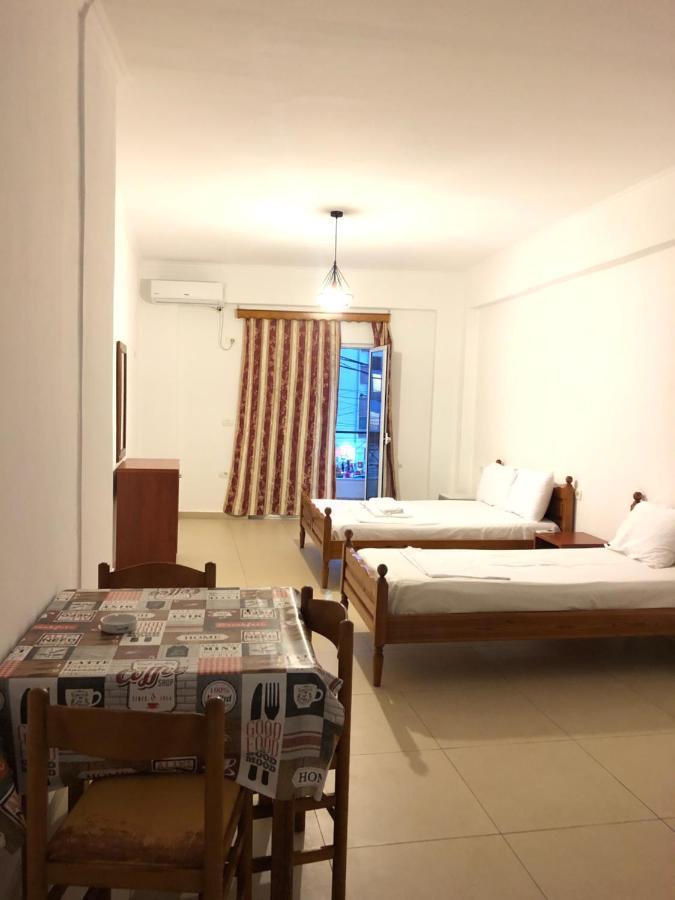 Center Hotel Pirro Himare Buitenkant foto