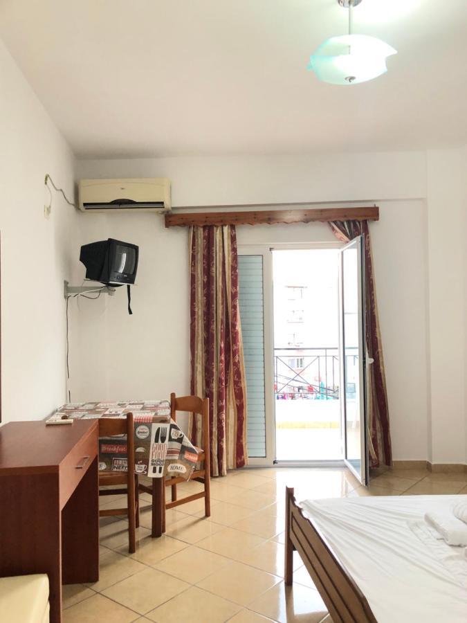 Center Hotel Pirro Himare Buitenkant foto