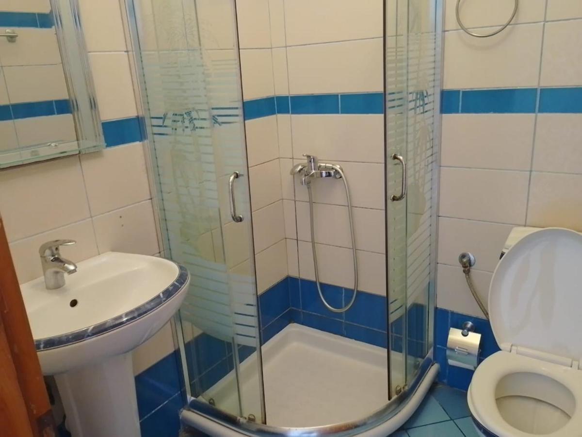 Center Hotel Pirro Himare Buitenkant foto