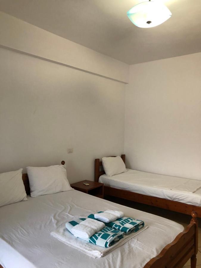 Center Hotel Pirro Himare Buitenkant foto