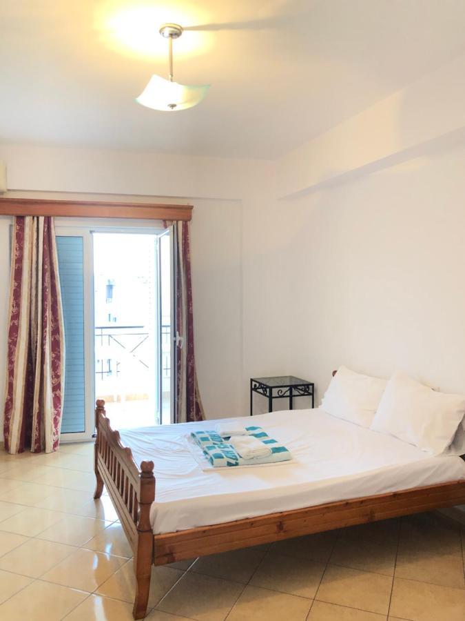 Center Hotel Pirro Himare Buitenkant foto