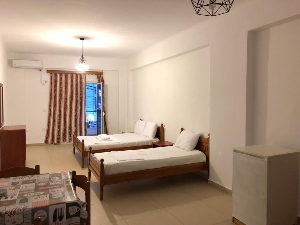 Center Hotel Pirro Himare Buitenkant foto