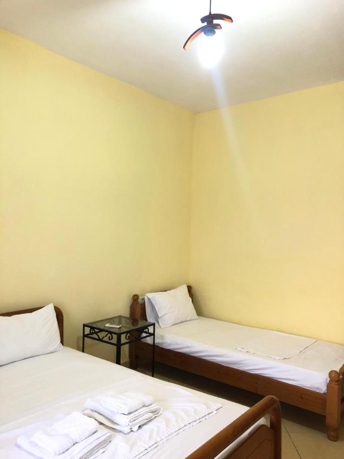 Center Hotel Pirro Himare Buitenkant foto