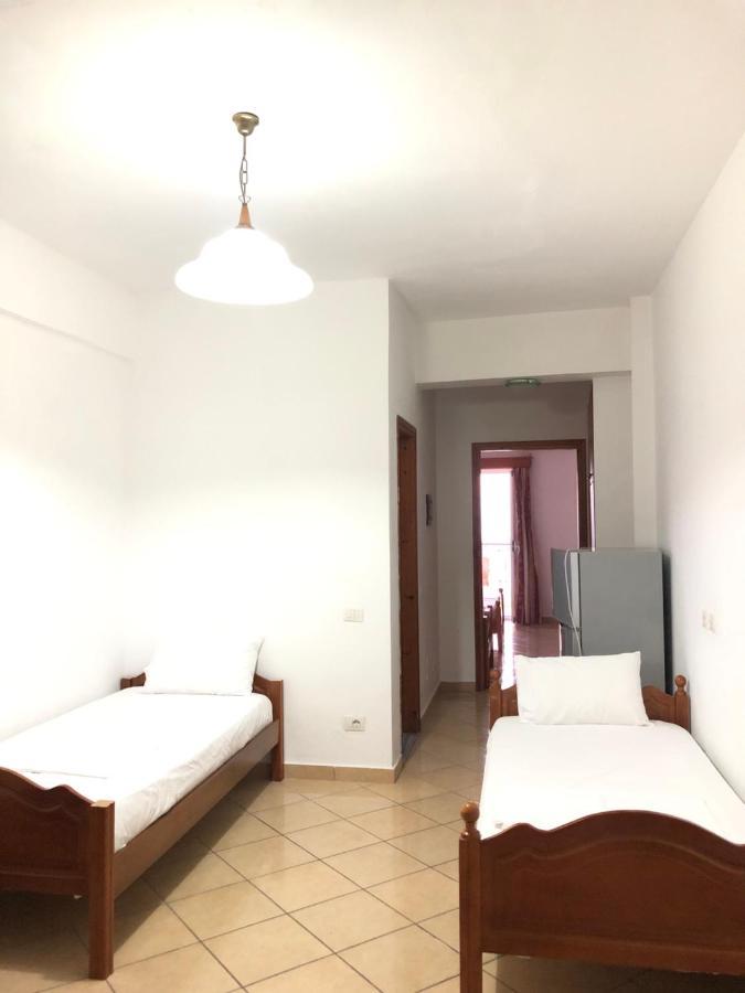 Center Hotel Pirro Himare Buitenkant foto