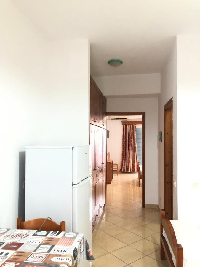 Center Hotel Pirro Himare Buitenkant foto