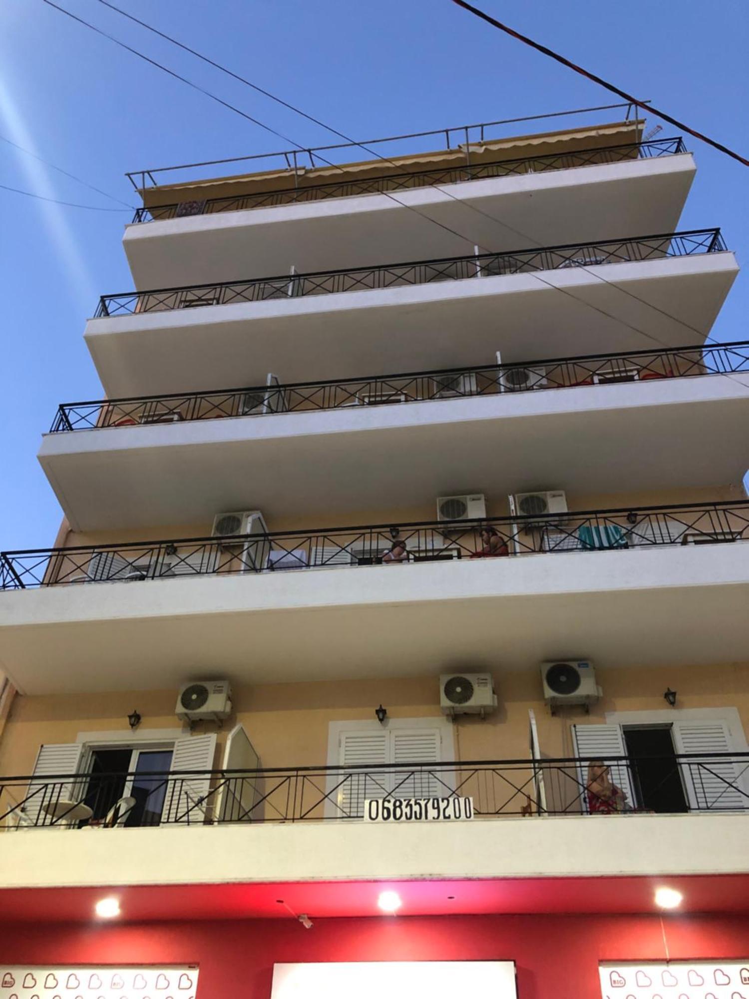 Center Hotel Pirro Himare Buitenkant foto