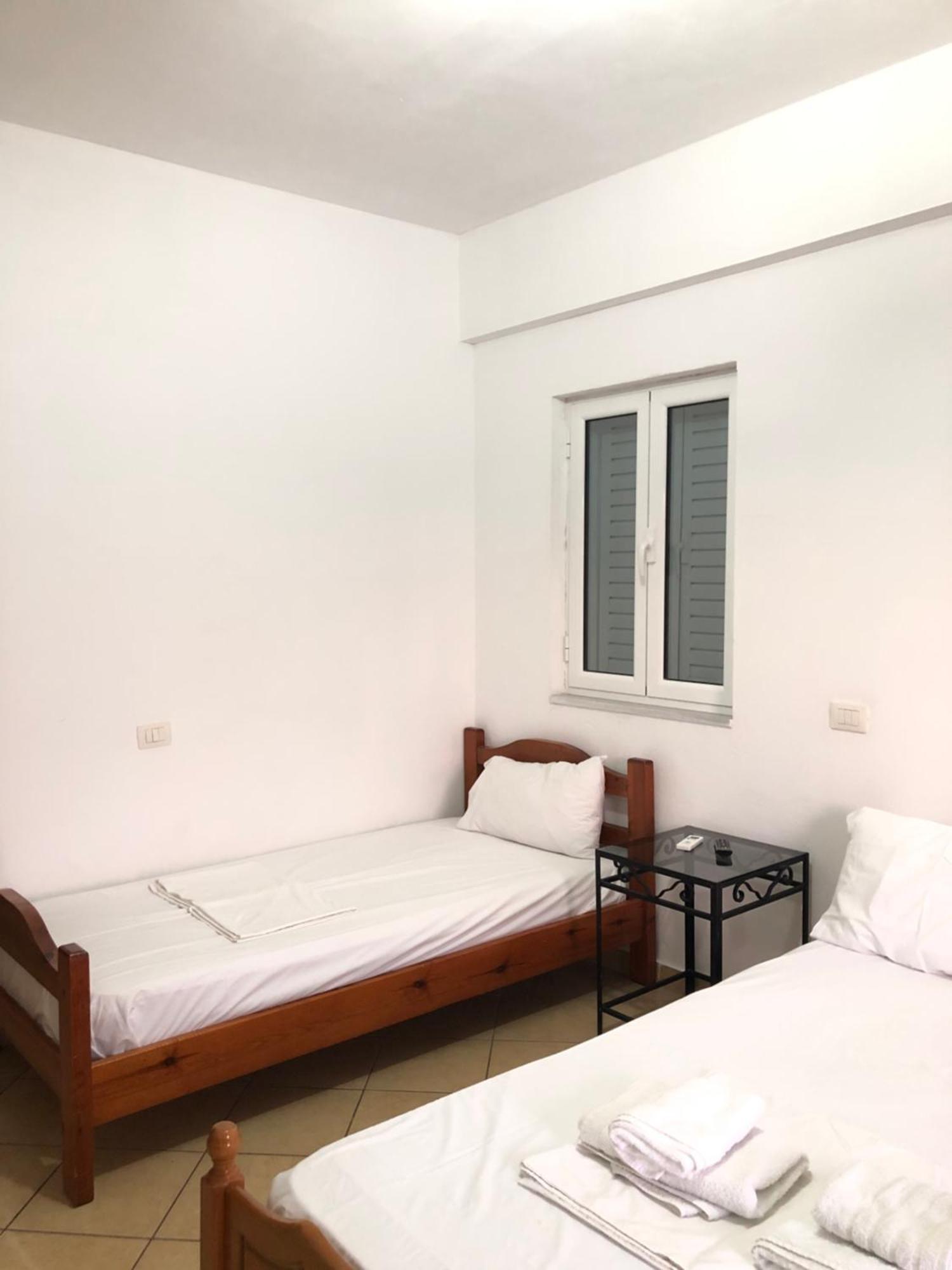 Center Hotel Pirro Himare Buitenkant foto